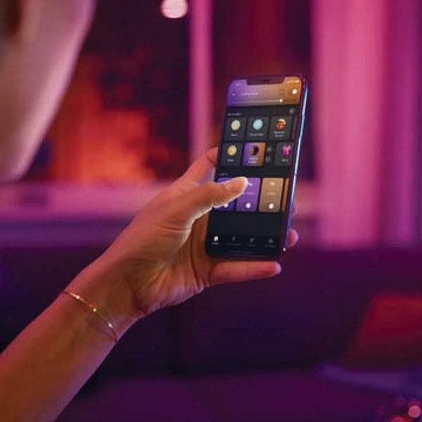 Умная LED лампа Philips Hue E27 600 лм с голосовым управлением фото