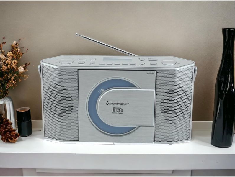 Радиомагнитола и USB/CD-MP3-проигрыватель Soundmaster RCD1770SI фото